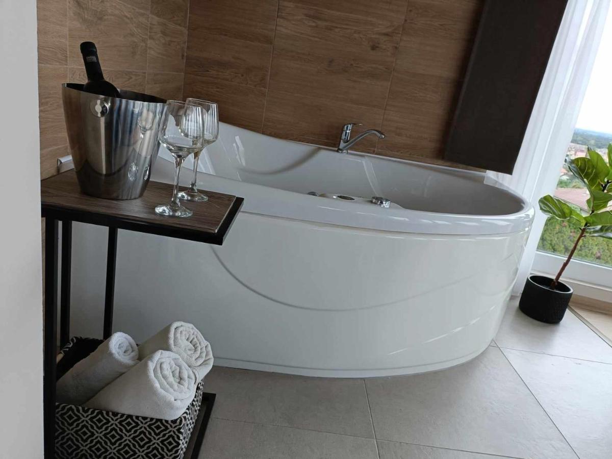 West Panorama Penthouse - Apartment With A Fantastic View Of The City Szombathely Buitenkant foto