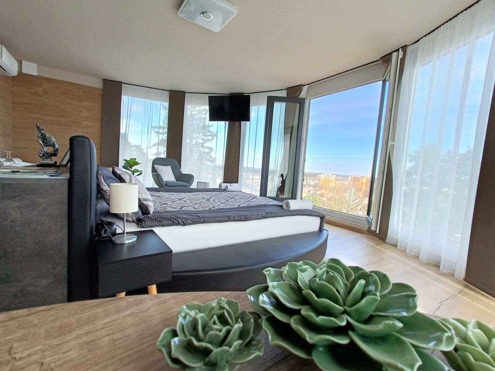 West Panorama Penthouse - Apartment With A Fantastic View Of The City Szombathely Buitenkant foto